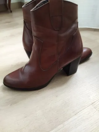 Botines de cuero marrones