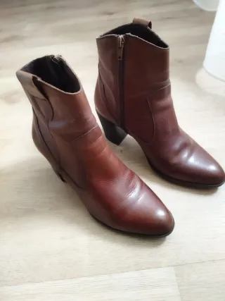 Botines de cuero marrones