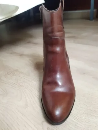 Botines de cuero marrones