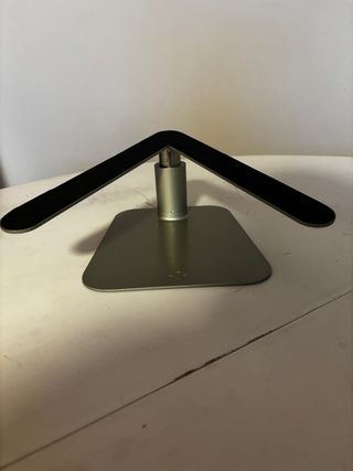 Soporte metálico ajustable para portátil