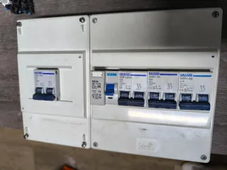 Caja eléctrica de superficie Sassin