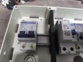 Caja eléctrica de superficie Sassin