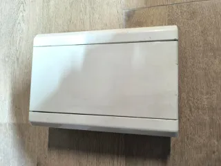 Caja eléctrica de superficie Sassin