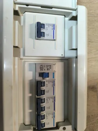 Caja eléctrica de superficie Sassin