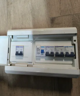 Caja eléctrica de superficie Sassin