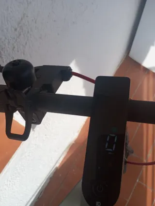 Patinete Eléctrico Negro tiene 6 meses