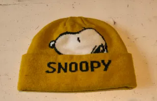 Gorro de lana Snoopy amarillo