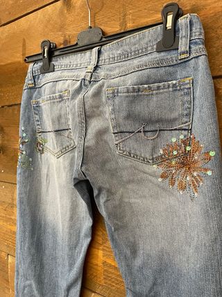 Vaqueros Mujer Desgastados con Bordado