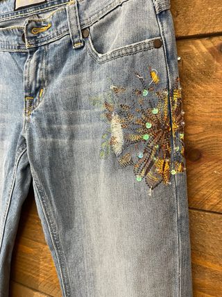 Vaqueros Mujer Desgastados con Bordado