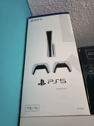 PS5 Slim 1TB Disco + 2 Mandos + 2 Juegos
