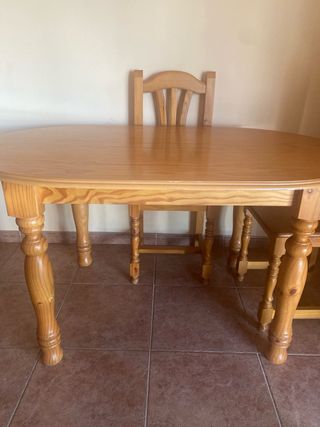 Mesa ovalada de pino