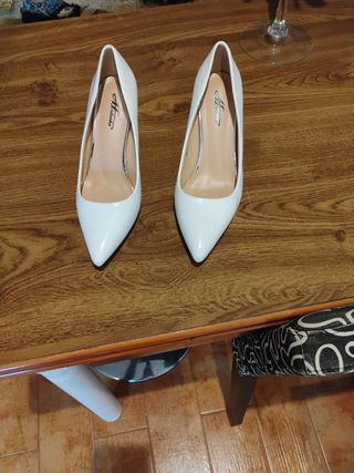 Zapatos de tacón blancos Mishka