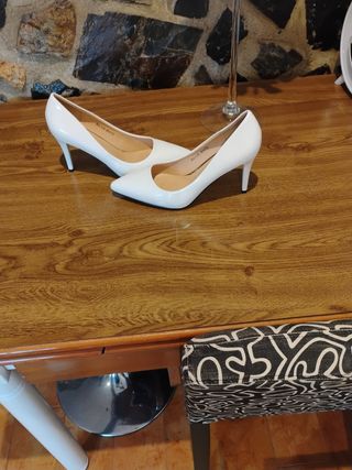 Zapatos de tacón blancos Mishka