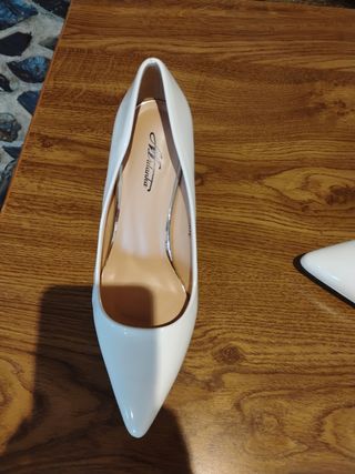 Zapatos de tacón blancos Mishka