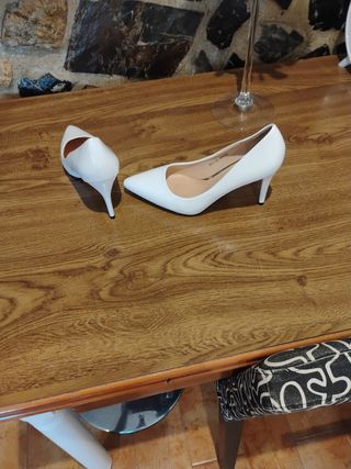 Zapatos de tacón blancos Mishka