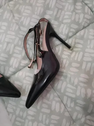 Tacones elegantes negros