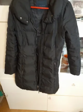 Abrigo plumífero Zara negro