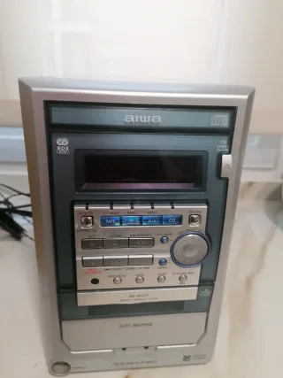 Altavoces Aiwa gris