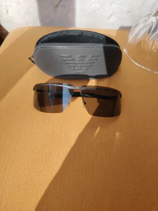 Gafas de sol Armani negras y plateadas
