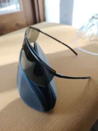 Gafas de sol Armani negras y plateadas