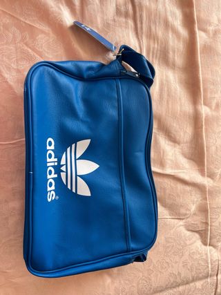 Bolsa Adidas Azul con etiqueta