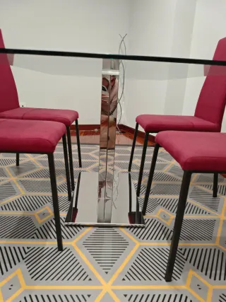 Mesa comedor cristal y 4 sillas