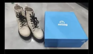 Botas de piel beige y negras