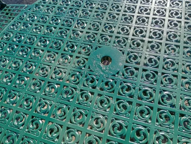 Conjunto mesa y sillas exterior fundición