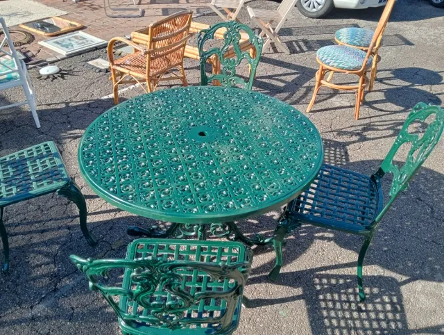 Conjunto mesa y sillas exterior fundición