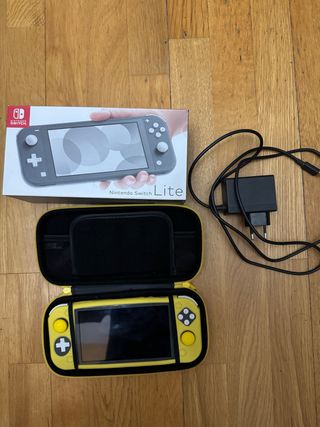 Nintendo Switch Lite + custodia gialla