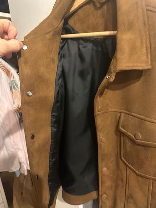 Chaqueta Zara efecto ante marrón.