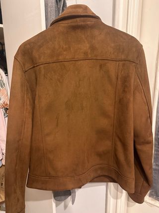 Chaqueta Zara efecto ante marrón.