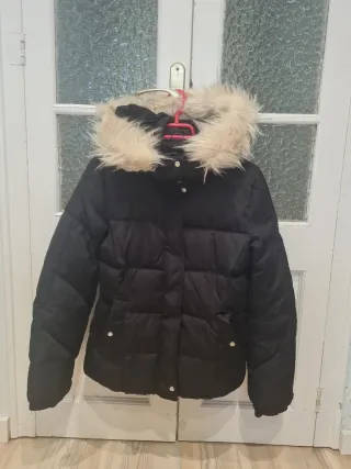 Chaqueta anorak negra con capucha