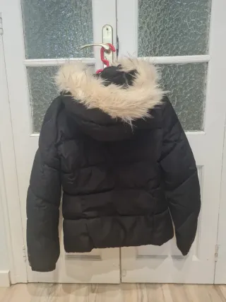 Chaqueta anorak negra con capucha