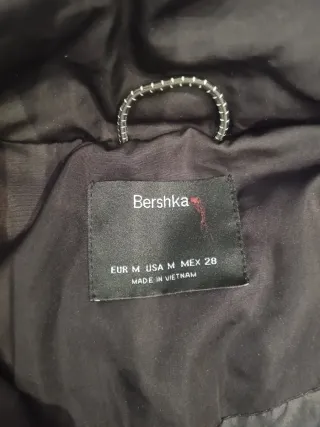 Chaqueta anorak negra con capucha