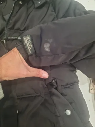 Chaqueta anorak negra con capucha