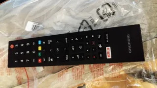 Smart TV Grundig 43 GEU 7900C Negra