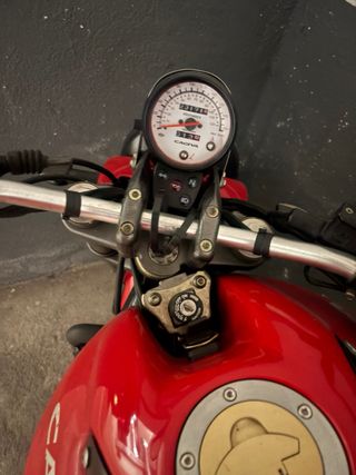 Cagiva Raptor Roja y Negra