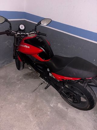 Cagiva Raptor Roja y Negra