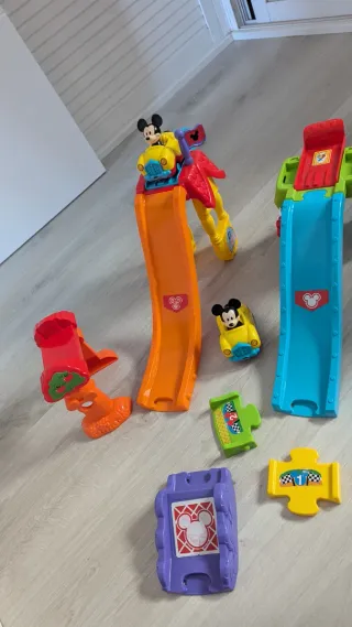 Rampa Coches Mickey Mouse Vtech Con dos coches