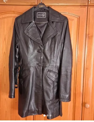 Chaqueta de piel Forma@ negra