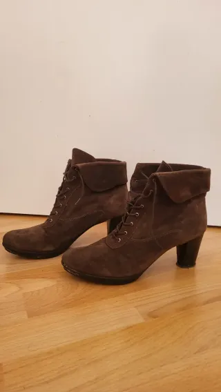 Botines de tacón marrones