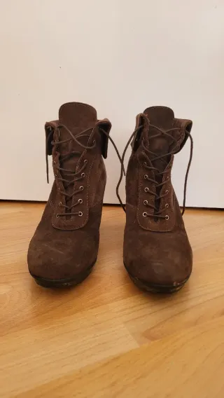 Botines de tacón marrones