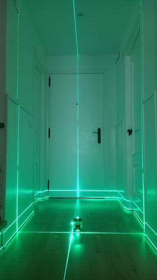 NIVEL LÁSER 16 LINEAS Y MALETÍN ACCESORIOS ¡NUEVO!