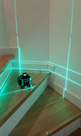 NIVEL LÁSER 16 LINEAS Y MALETÍN ACCESORIOS ¡NUEVO!