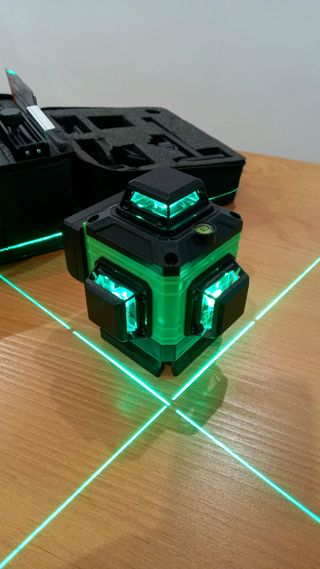 NIVEL LÁSER 16 LINEAS Y MALETÍN ACCESORIOS ¡NUEVO!