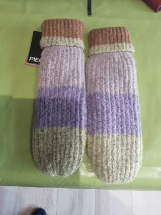 Manoplas PIECE mujer beige y morado