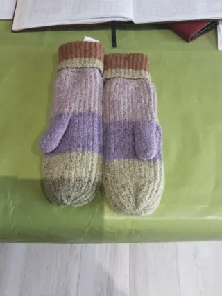 Manoplas PIECE mujer beige y morado