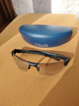 Gafas de sol Fila negras y plateadas