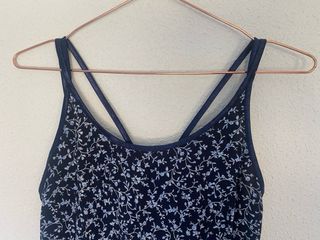 Vestido azul marino floral